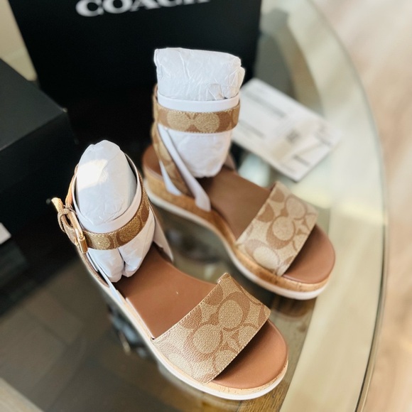 Coach Talulah Signature Khaki saddle Sandal 5.5 - Picture 9 of 9